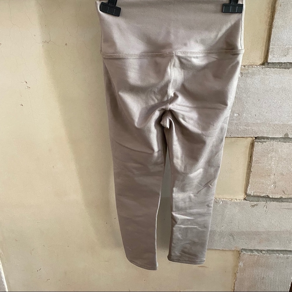 High-Waist Airbrush Capri - Picture 8 of 13